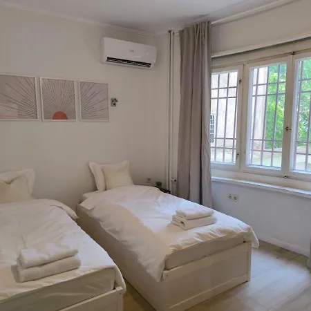 Modern 100m In Center Vitosha Blvd София